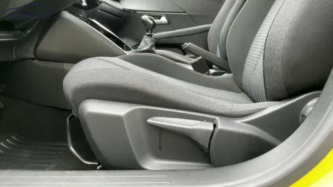 Car image 24