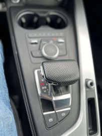 Car image 30