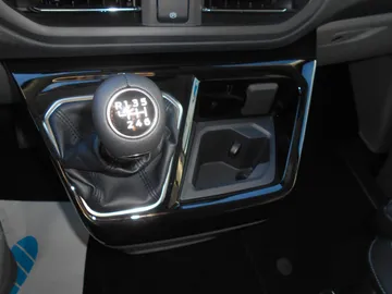 Car image 30