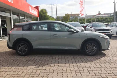 Car image 4