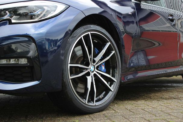 BMW 330 e Touring M Sport xDrive 215 kW image number 10