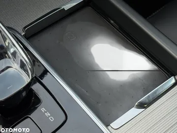Car image 32