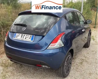 Car image 3