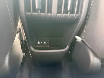 Car image 34