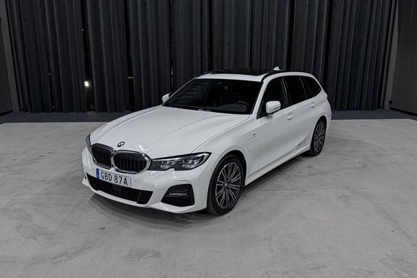 BMW 330e Touring M Sport 216 kW image number 1