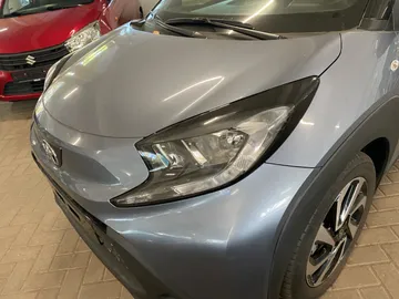 Car image 28