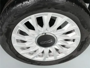 Car image 19