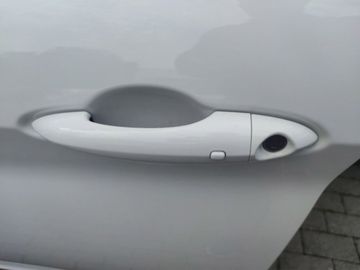 Car image 32