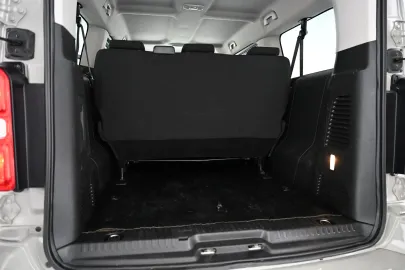 Car image 28