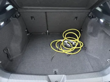 Car image 33
