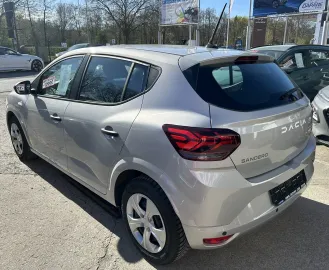 Car image 5