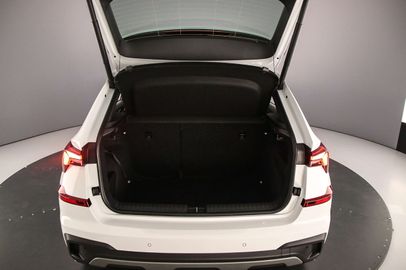 Car image 37