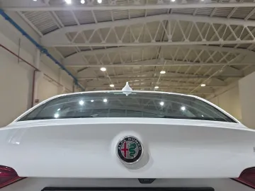 Car image 35