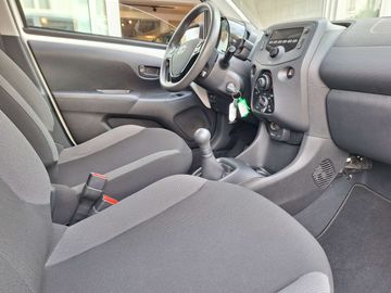 Car image 14