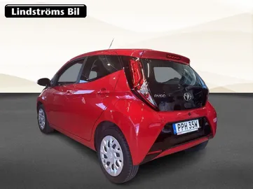 Car image 4
