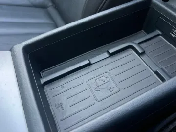 Car image 36