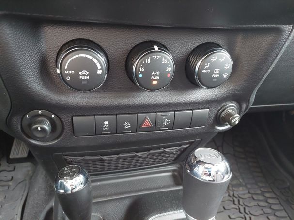 Jeep Wrangler 2.8 CRD Golden Eagle 147 kW image number 15