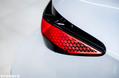 Car image 32