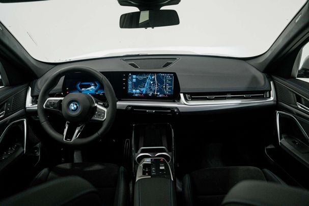 BMW iX1 xDrive30 M Sport 230 kW image number 4