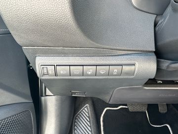 Car image 30