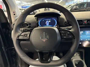 Car image 25
