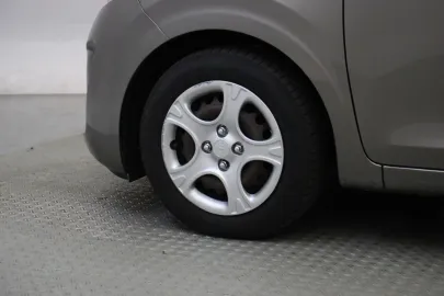 Car image 27