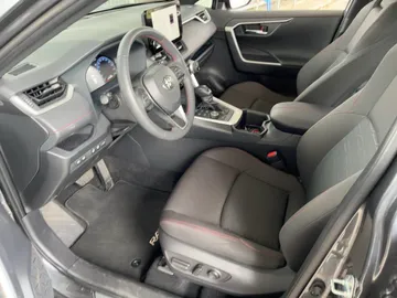 Car image 19