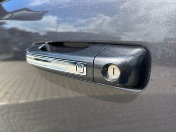 Car image 40