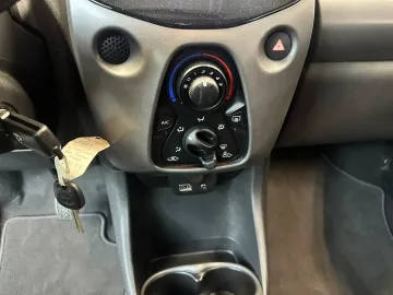 Car image 34