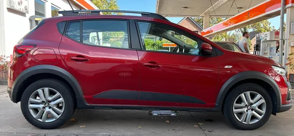 Car image 4