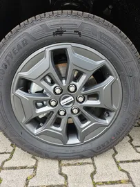Car image 17