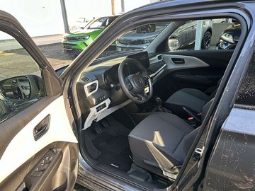 Car image 12