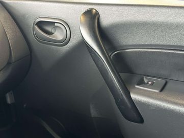 Car image 36