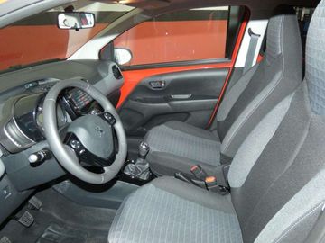 Car image 14