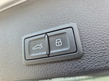 Car image 43