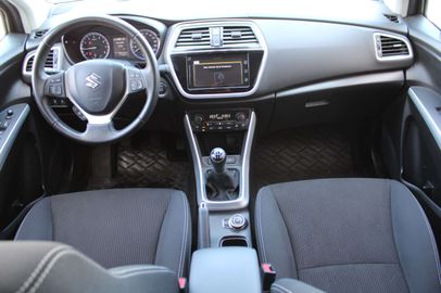 Car image 14