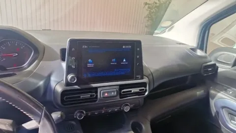 Car image 24