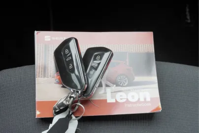 Car image 30