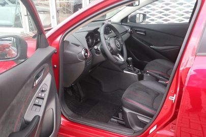 Car image 11