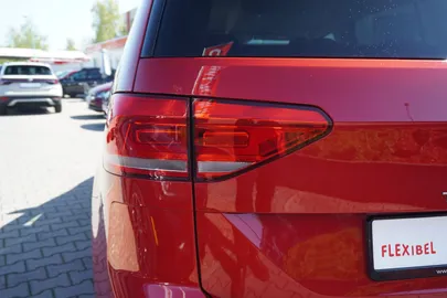 Car image 32