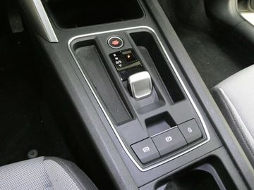 Car image 32