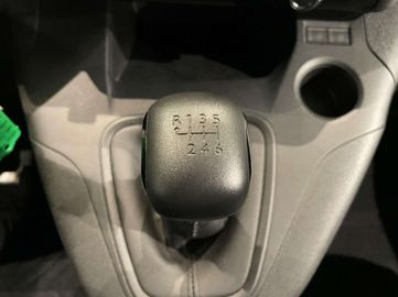 Car image 32