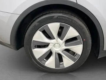 Car image 34