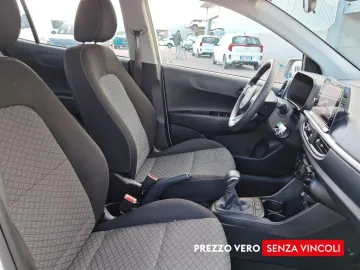 Car image 25