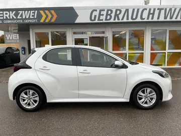Car image 3