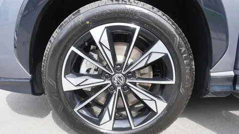 Car image 40