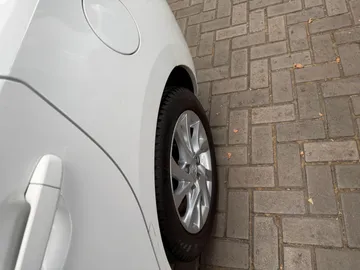 Car image 28