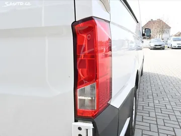 Car image 29