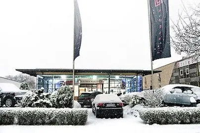 Car image 28