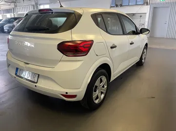 Car image 2